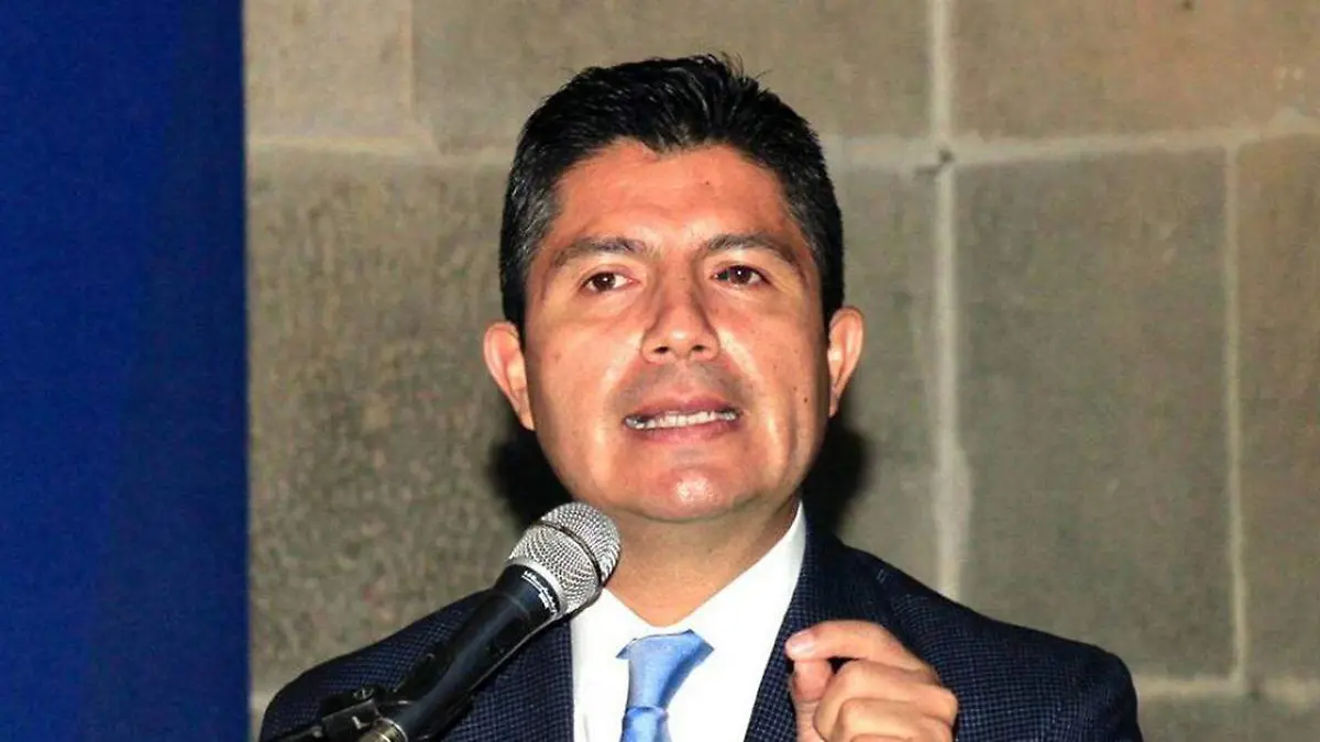 El alcalde Eduardo Rivera Pérez aseveró que personalmente demolerá las construcciones que se han realizado en áreas verdes